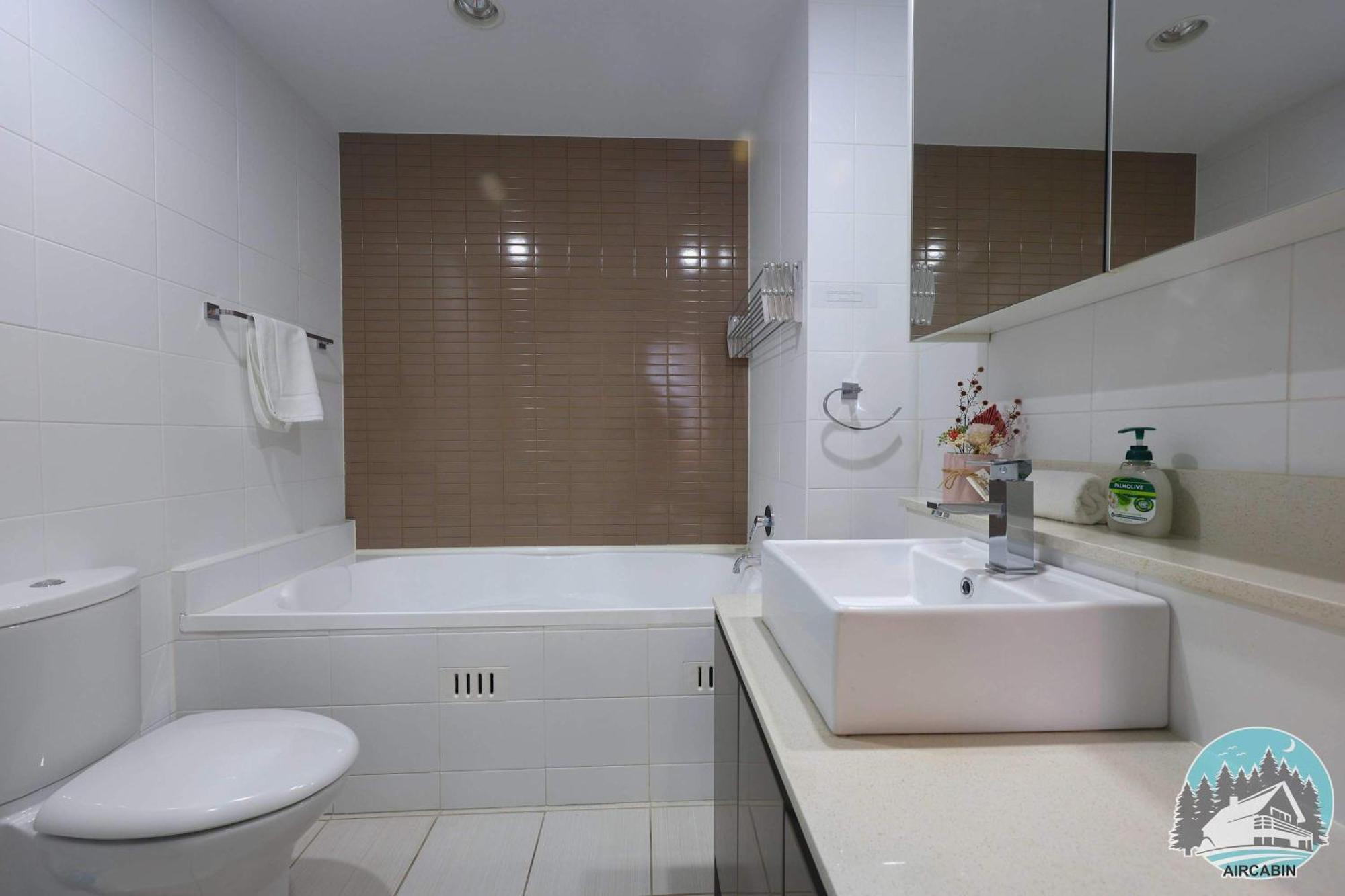 Waterfront Views Modern 3-bed Apt In Rhodes Apartment *