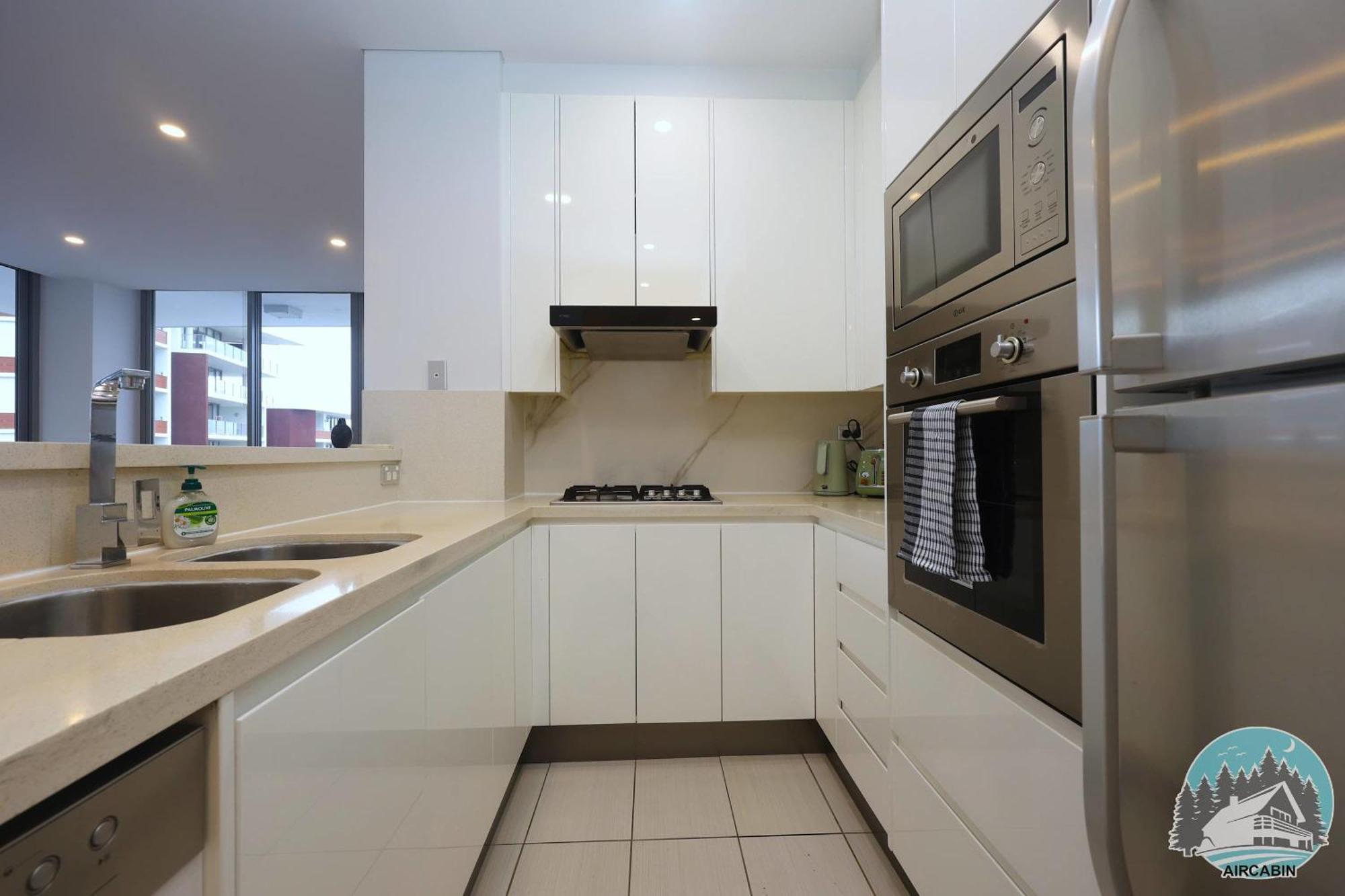 Waterfront Views Modern 3-bed Apt In Rhodes