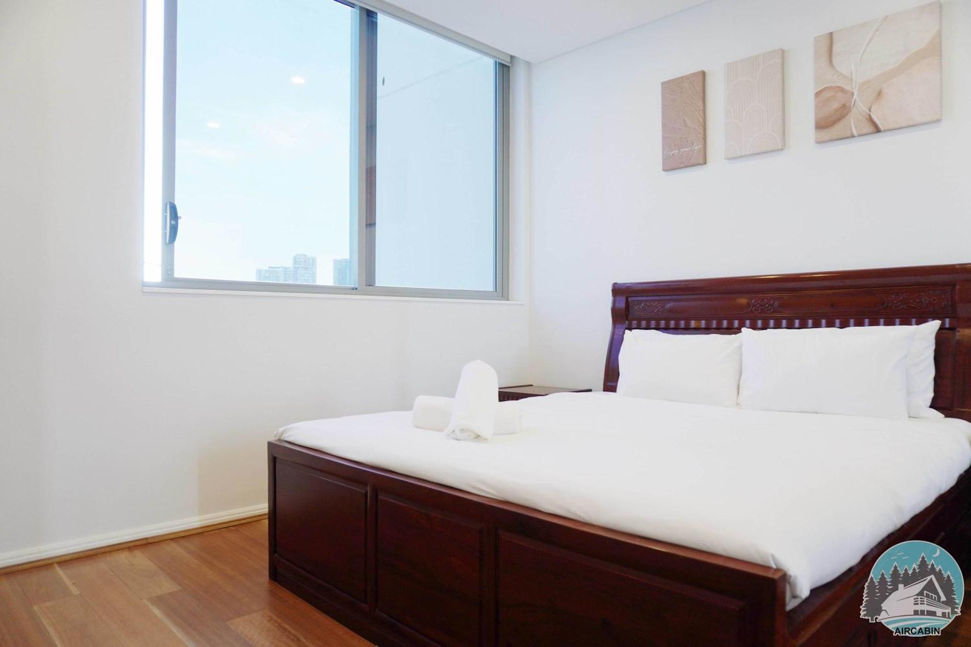 Waterfront Views Modern 3-bed Apt In Rhodes Sydney